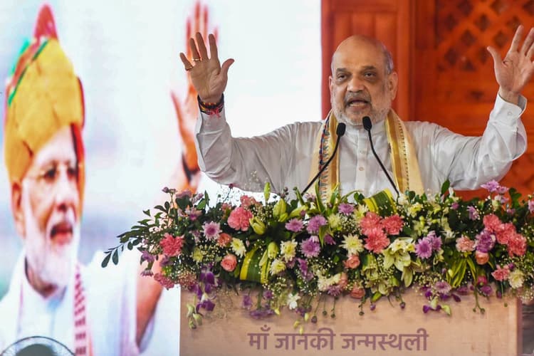 बिहार में अमित शाह वोटर लिस्ट मामले पर खूब गरजे, कहा- बांग्लादेशी घुसपैठियों को बचाना चाहते हैं लालू यादव