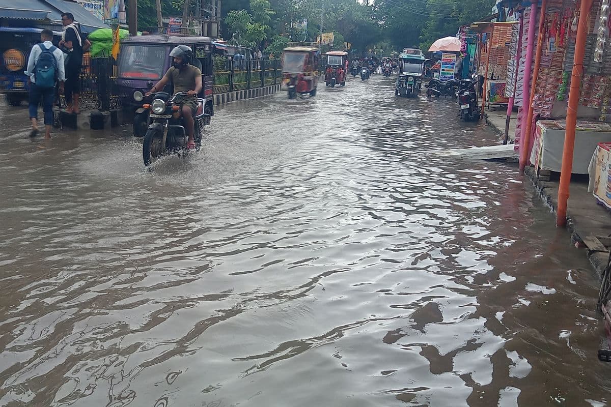 Bihar Flood: छपरा में डीएम-एसपी ऑफिस में भी घुसा बाढ़ का पानी, सरयू के रौद्र रूप से पूरा शहर हुआ तबाह