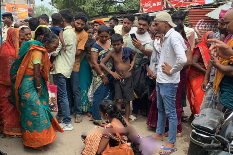 Bihar News: मुंगेर में राखी बांधने जा रही मासूम बच्ची की दर्दनाक मौत, बाइक से गिरी तो ट्रक ने रौंदा