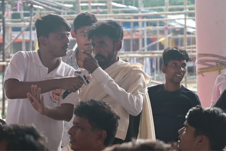 Election Express: जमुई की जनता ने सवालों से NDA को घेरा, अस्पताल में कमीशन की मांग भी चौपाल में बना मुद्दा