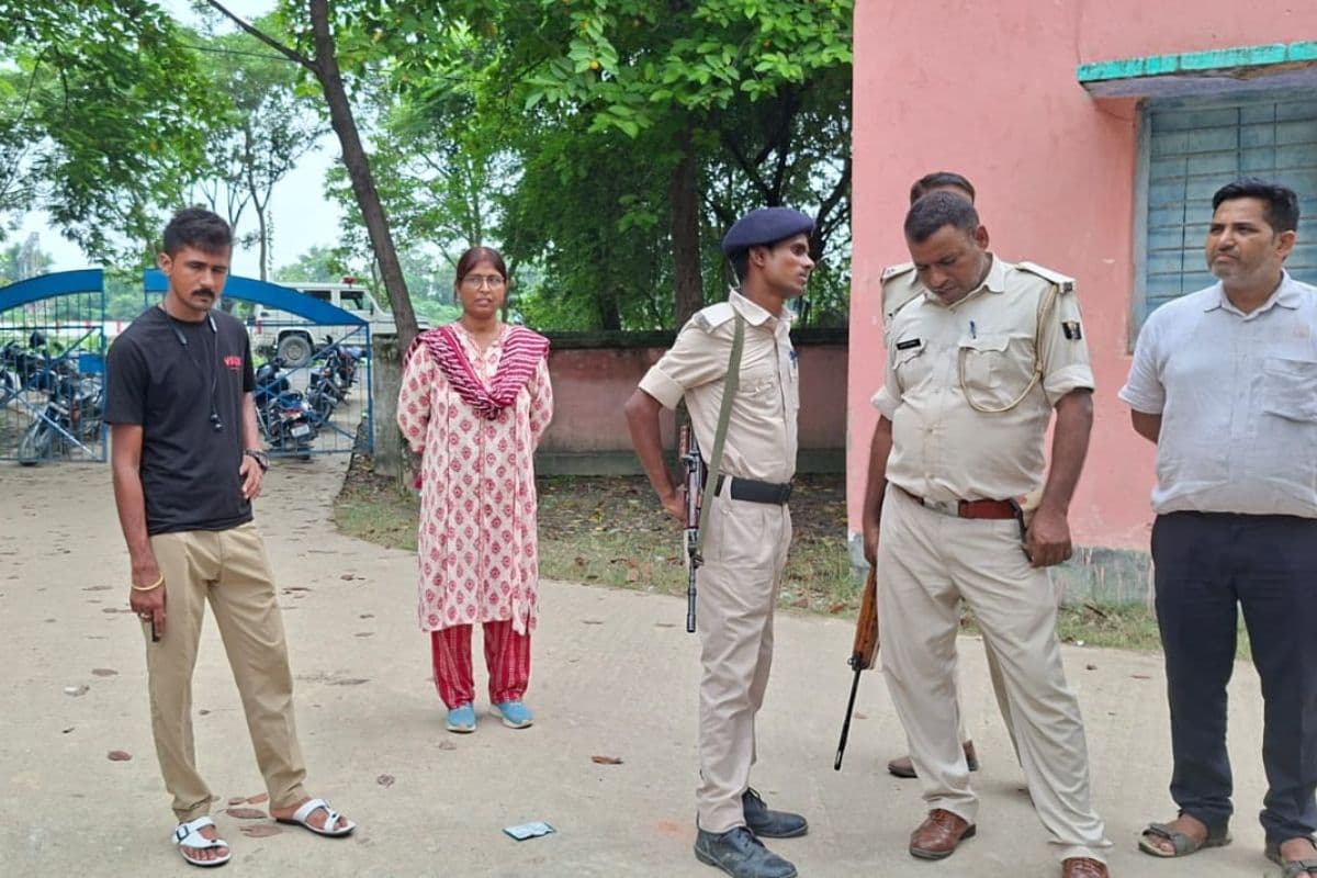 Bihar News: सिवान के स्कूल में नकाबपोश बदमाशों ने की फायरिंग, जान बचाकर भागे टीचर और छात्र