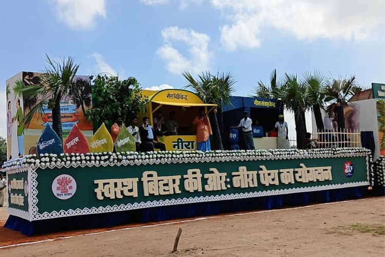 Video: पटना के गांधी मैदान में निकाली गयी ये 13 झांकियां, 125 यूनिट मुफ्त बिजली भी रहा थीम...