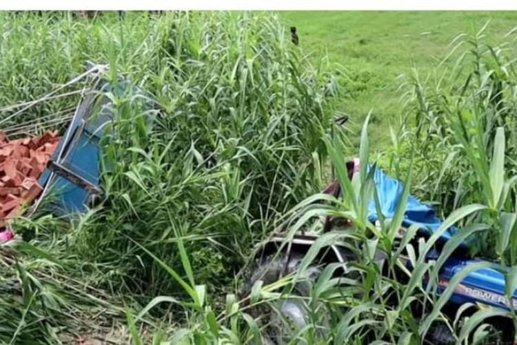 Bihar News: बगहा में ट्रैक्टर पलटने से ड्राइवर की मौत, बहन के ससुराल से निकलते ही हादसे में गयी जान