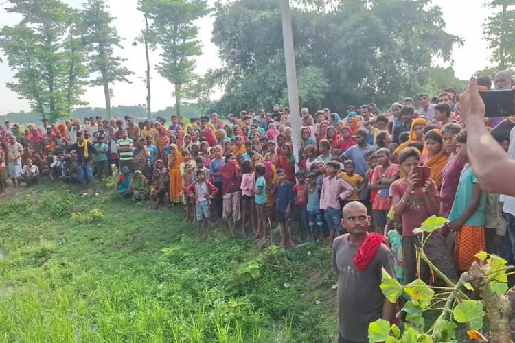 Bihar News: मधेपुरा में गला रेतकर अधेड़ की हत्या, खेत में खून से लथपथ मिली लाश