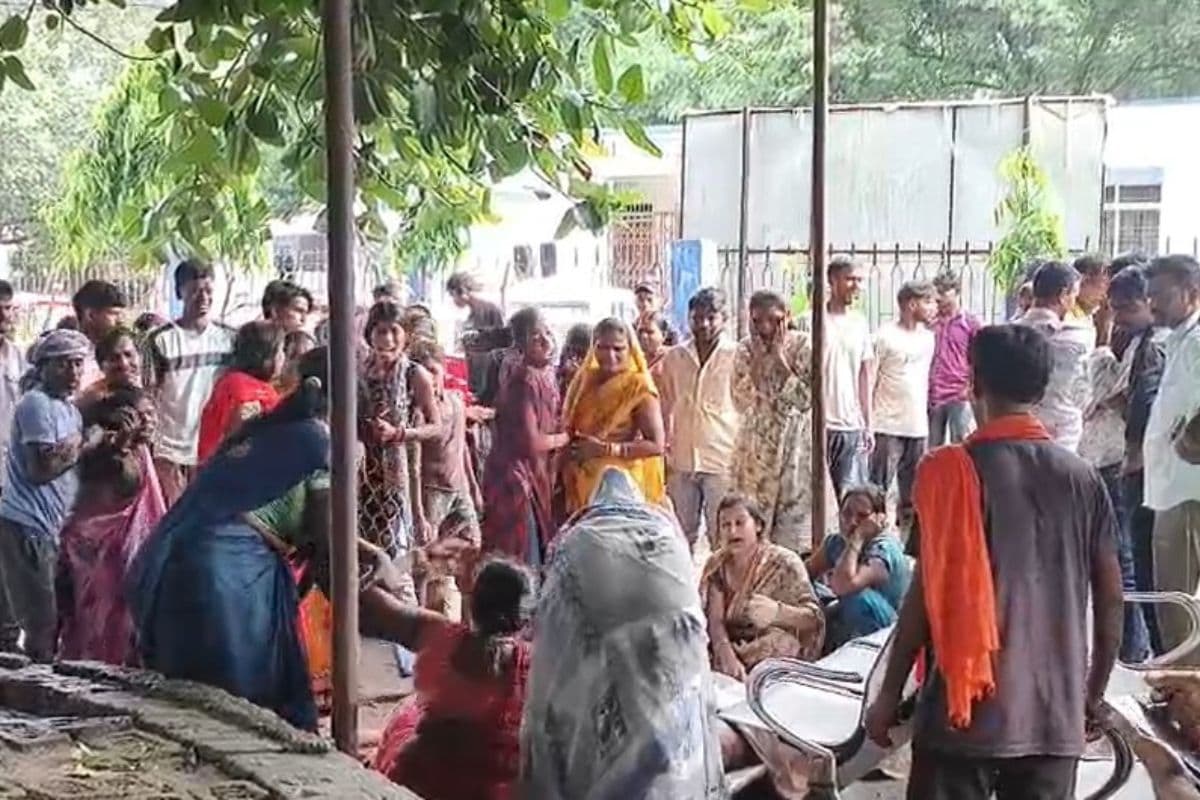 Bihar News: सासाराम में ट्रक ने बाइक को रौंदा, पति-पत्नी और साली की दर्दनाक मौत