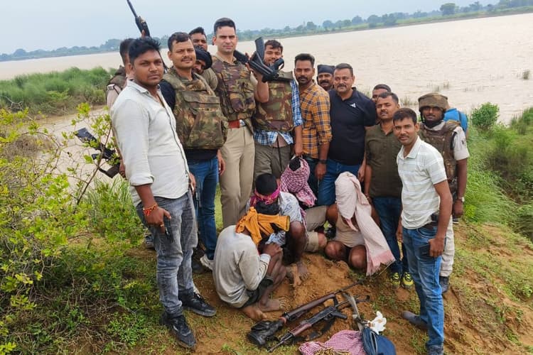 पांडव गिरोह के गुर्गों ने पटना पुलिस पर की AK-47 से फायरिंग, जवाब में पुलिस ने भी बरसायीं गोलियां