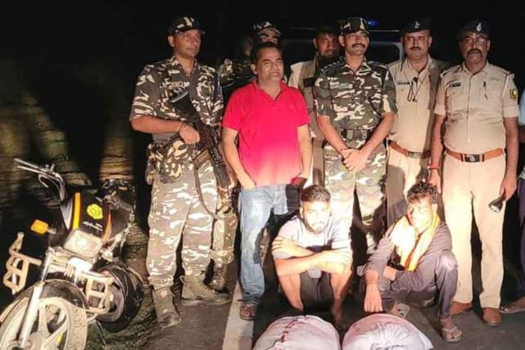 नेपाल से बिहार पहुंचा था 25 करोड़ का चरस, 60 पैकेट की खेप के साथ बॉर्डर पर धराए तस्कर