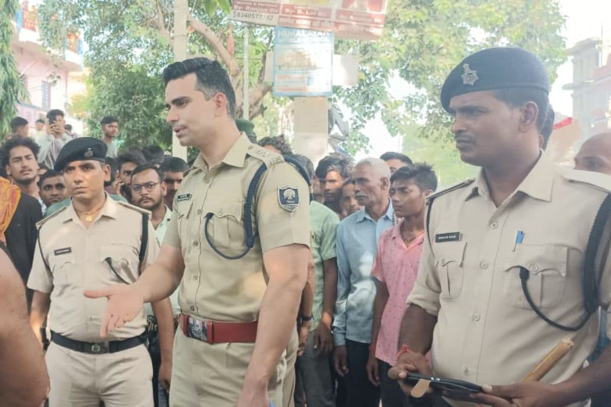 पटना में बिन मां की बच्ची का दुष्कर्म करके अधेड़ ने दी खौफनाक मौत, मनेर थाने को घेरकर लोगों ने काटा बवाल