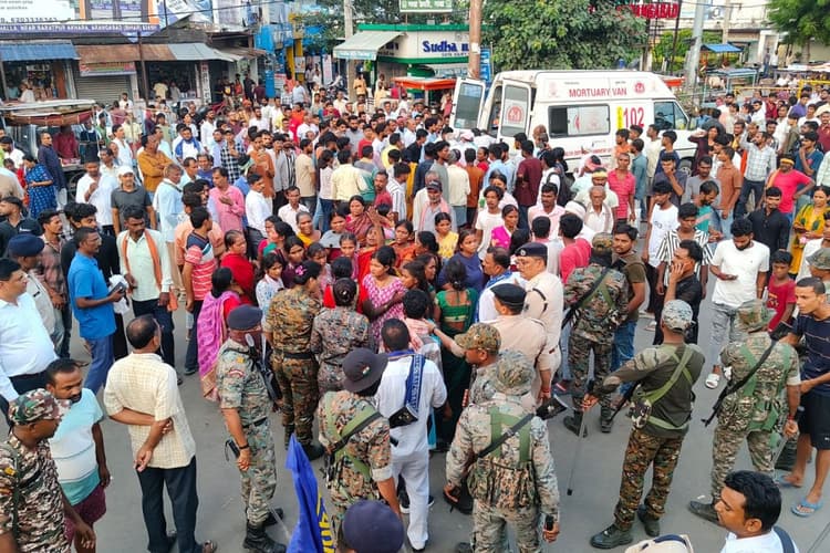 Bihar News: औरंगाबाद में कैदी की मौत पर बवाल, सड़क पर प्रदर्शन कर रहे लोग पुलिस से भिड़े