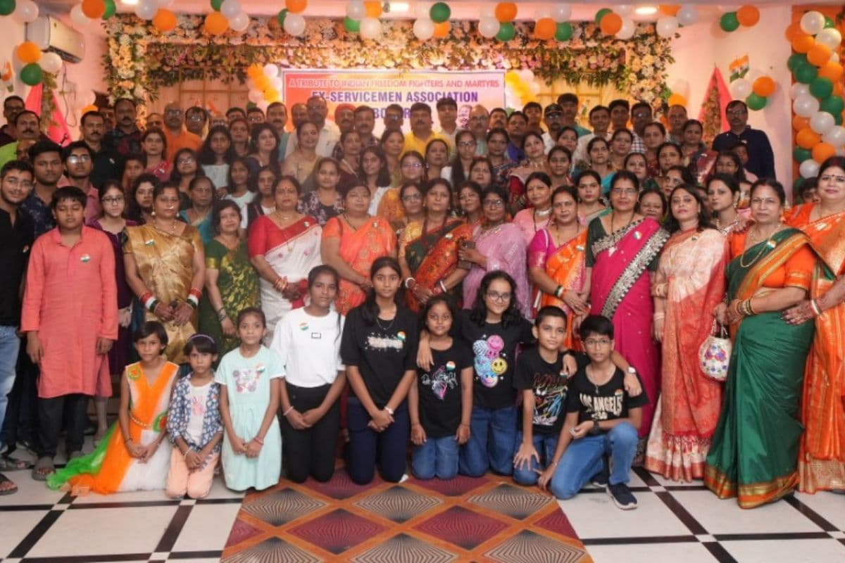 बोकारो में देशभक्ति गीत और नृत्य पर झूमे पूर्व फौजी, बच्चों ने पेश की लघु नाटिका