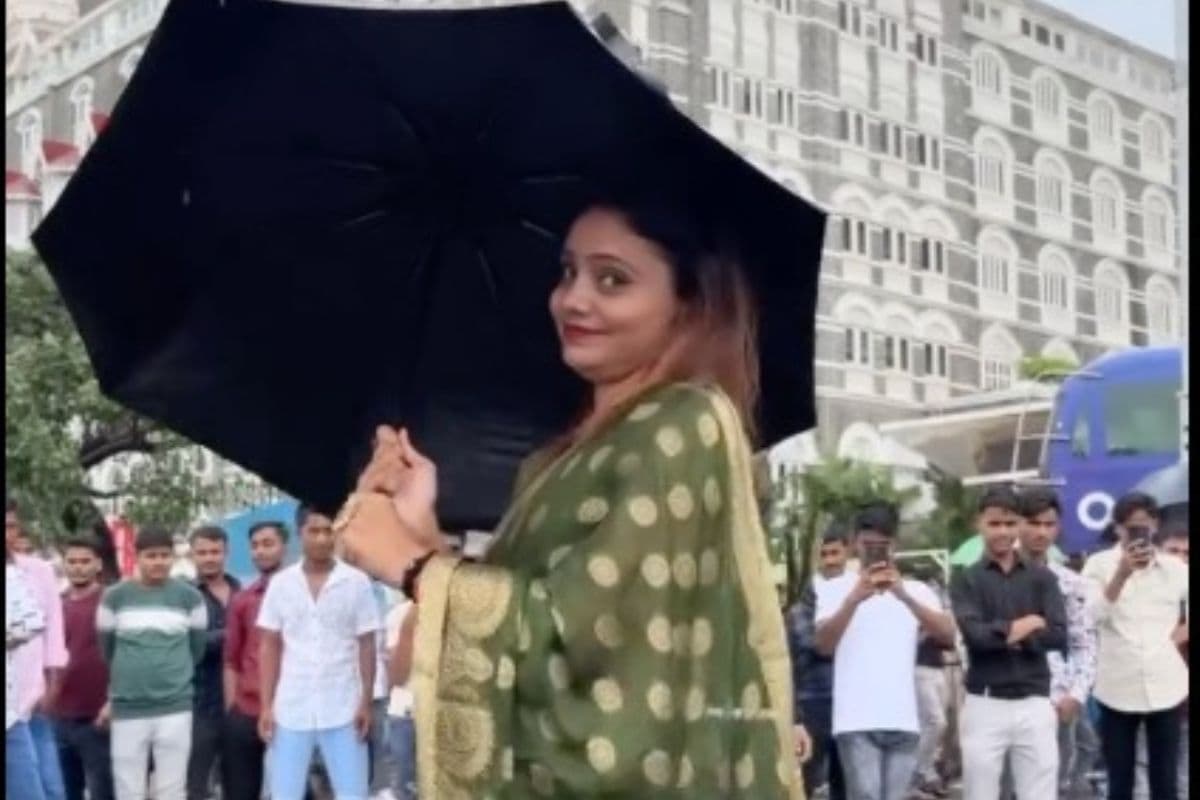 Viral Video : ताज होटल के सामने साड़ी में लड़की ने किया ऐसा डांस, भीड़ हुई बेकाबू