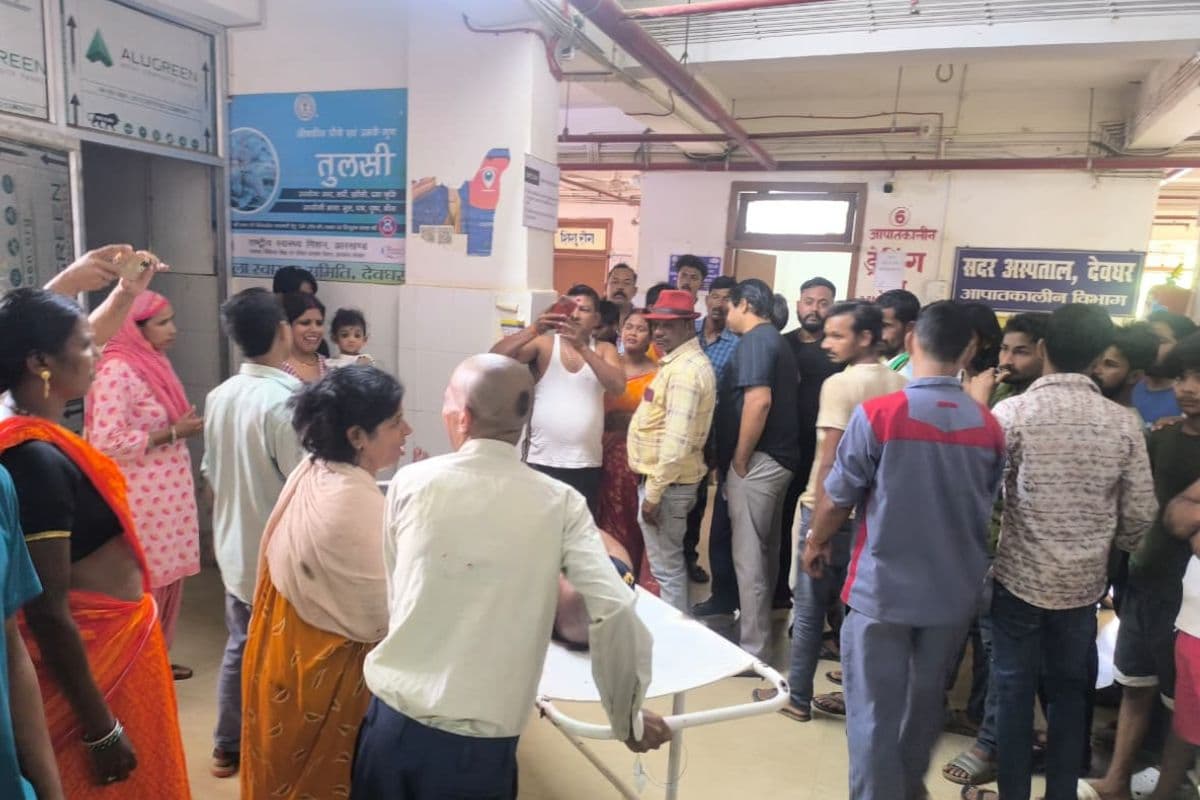 Deoghar Murder: झारखंड के देवघर में दिनदहाड़े चाकू मारकर युवक की हत्या, सीसीटीवी फुटेज खंगाल रही पुलिस