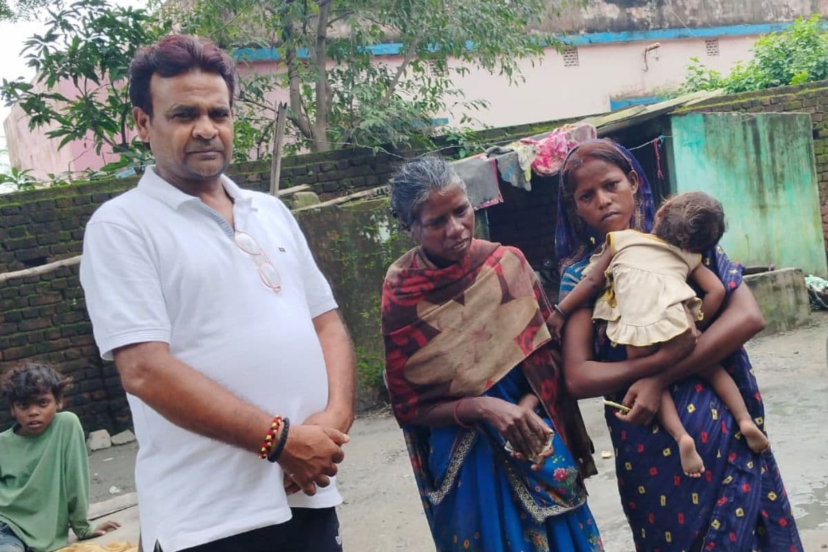 Dhanbad News: कोयला चुनने के दौरान मलबा गिरने से एक युवक की मौत, युवती समेत दो घायल