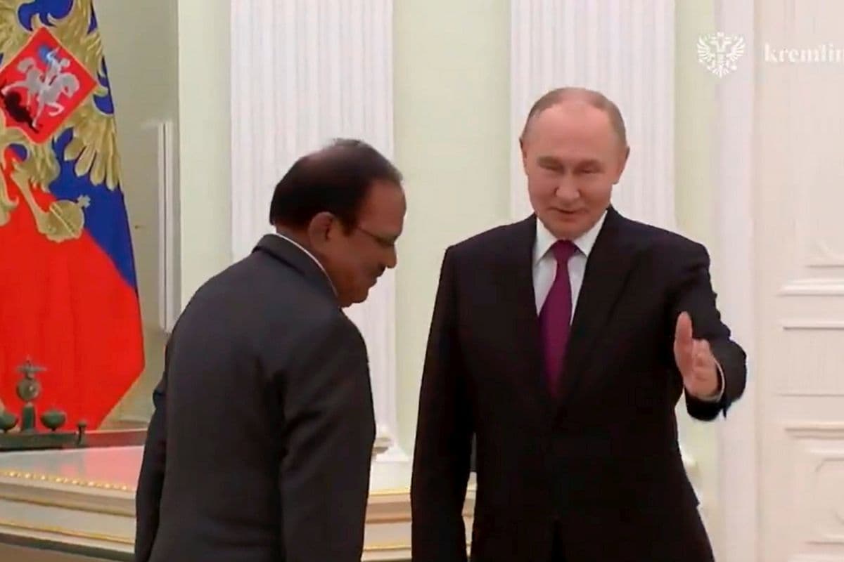 Doval Meet Putin: मॉस्को में राष्ट्रपति पुतिन से मिले NSA अजीत डोभाल, कई मुद्दों पर की चर्चा