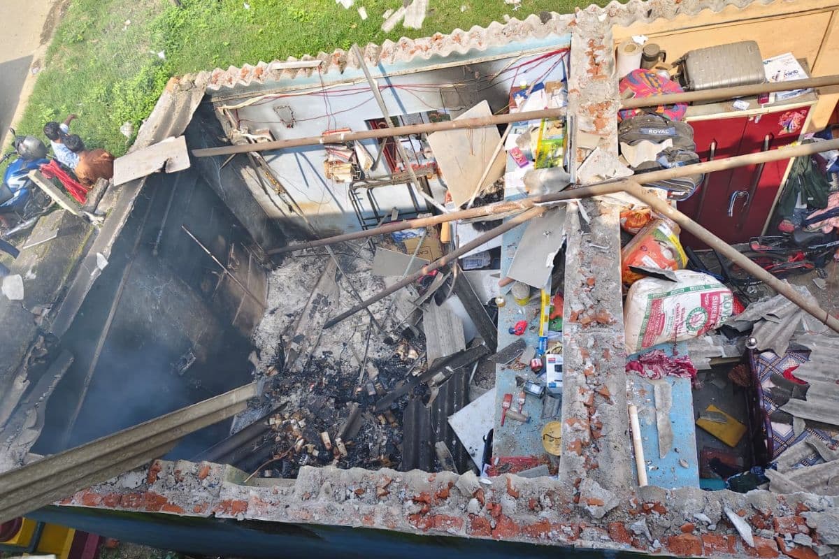 सरायकेला: दवा दुकान में लगी आग, 20 लाख का सामान जलकर राख, शॉर्ट सर्किट से आग लगने की आशंका