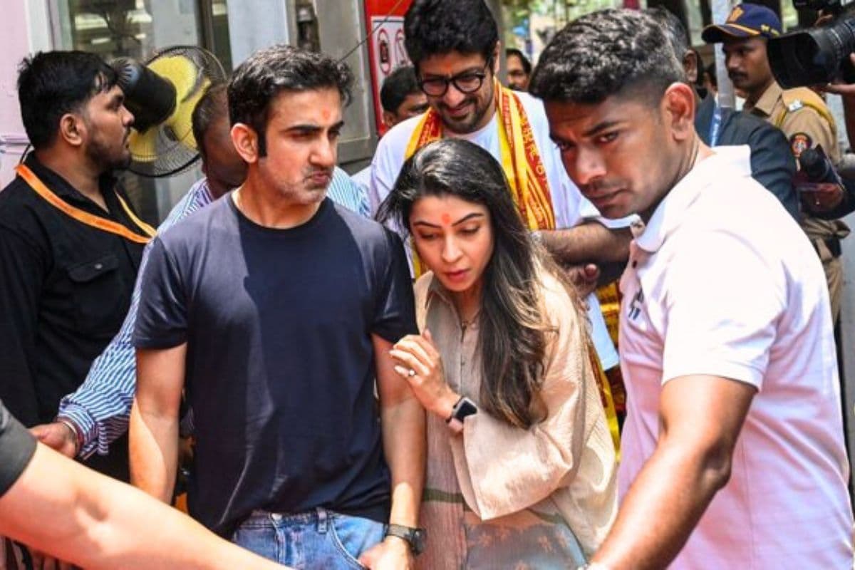 इंग्लैंड से लौटते ही महाकाल के दर पर पहुंचे टीम इंडिया के कोच गंभीर,  मांगी देश की तरक्की