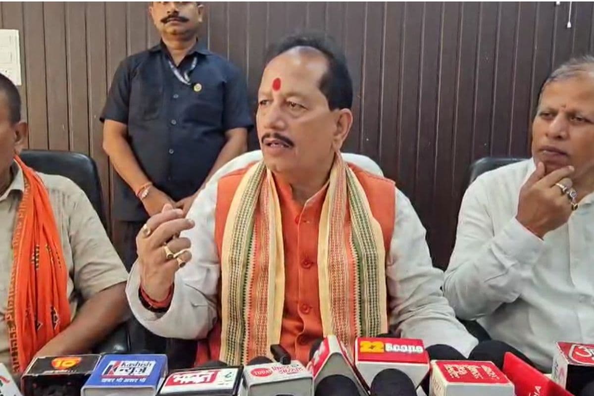 Gaya: विजय कुमार सिन्हा ने राहुल गांधी पर कसा तंज, कहा- खलनायक की भूमिका में है राहुल गांधी