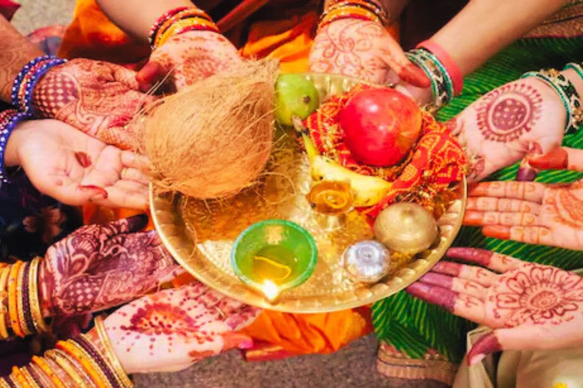 पहली बार करने जा रही हैं हरतालिका तीज, तो जरूर जान लें व्रत के नियम व पूजा विधि