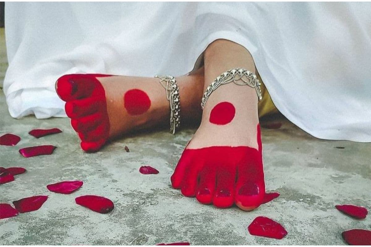 Hartalika Teej 2025 Latest Alta Designs: इन 10 लेटेस्ट आलता पैटर्न्स से सजाएं अपने खूबसूरत पैर