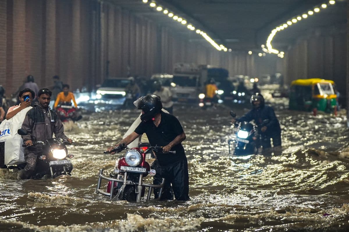 Heavy Rain And Flood: कई राज्यों में भारी बारिश का कहर, उत्तराखंड में बादल फटा, पंजाब में बाढ़ से लोग हलकान