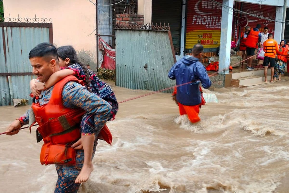 Heavy Rain School Closed: 48 घंटे में भारी बारिश की चेतावनी, इन राज्यों में बंद हुए स्कूल, IMD ने जारी की चेतावनी