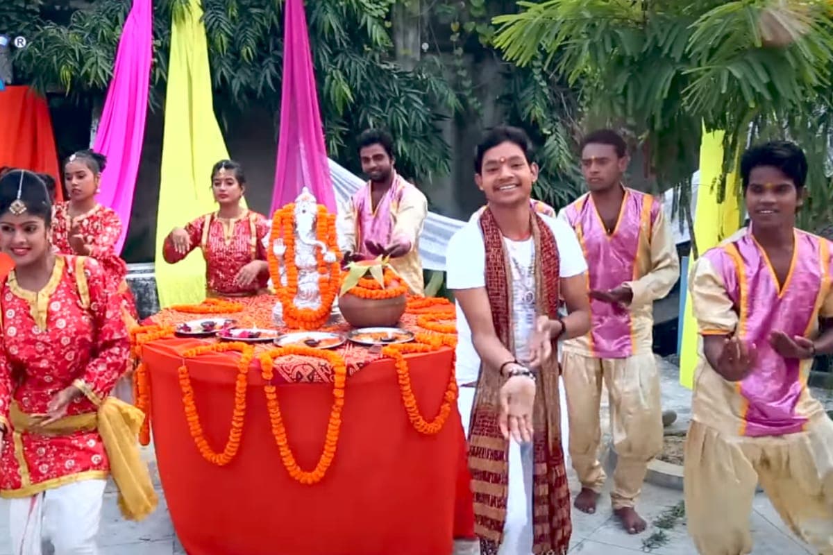 Bhojpuri: गणेश चतुर्थी से पहले अंकुश राजा के ‘पधारी हमरा अंगना’ ने जीता फैंस का दिल, भक्तों का बना परफेक्ट ट्रैक