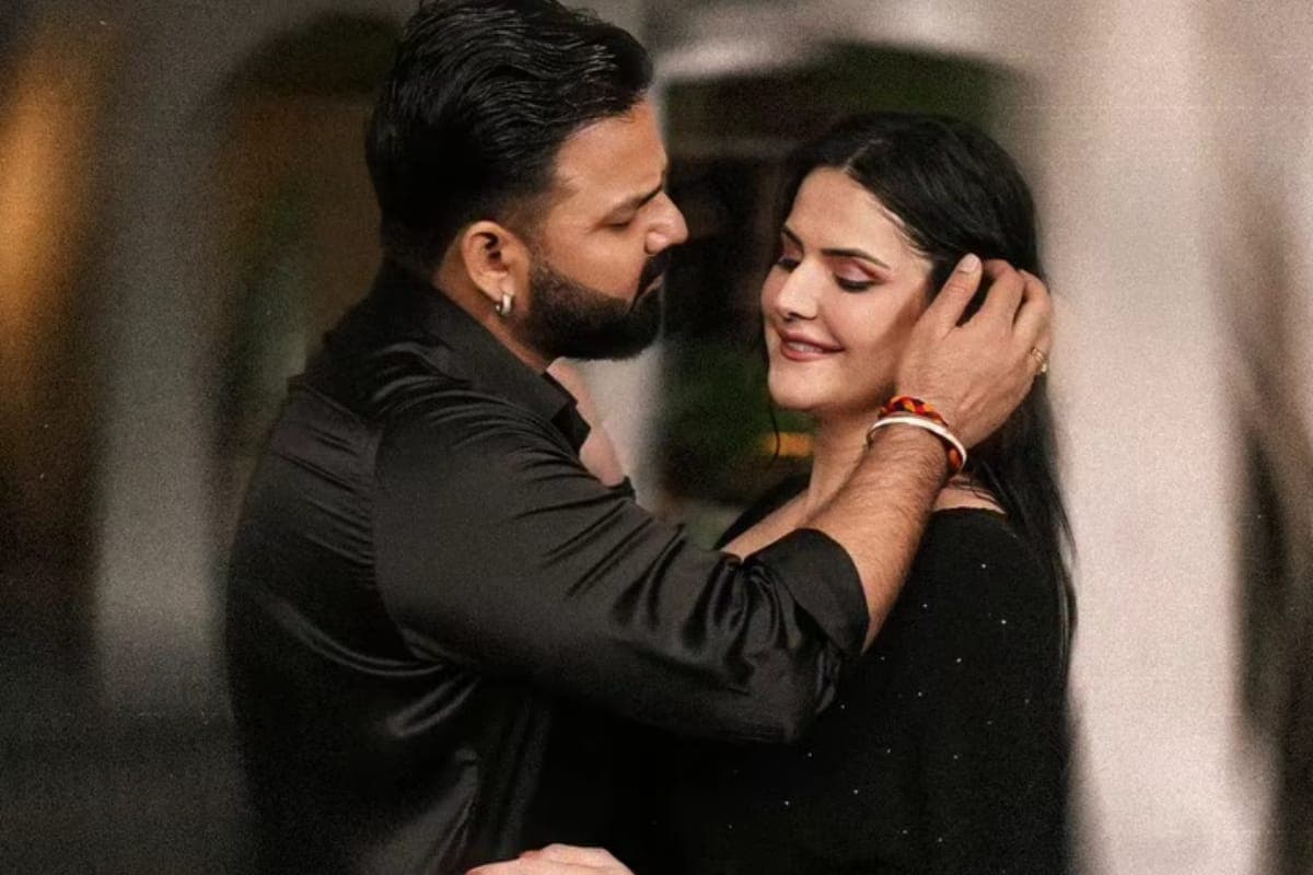 Pawan Singh Zareen Khan Song