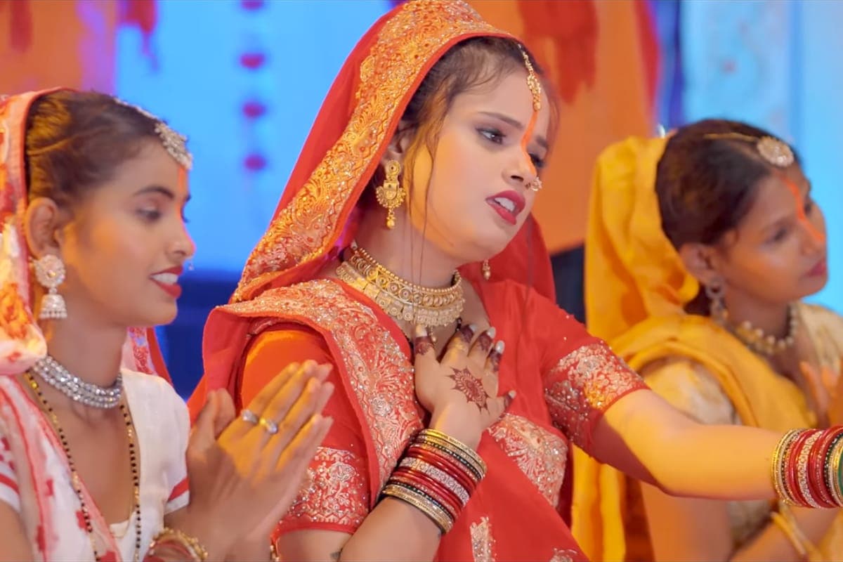 Bhojpuri Song: हरतालिका तीज से पहले वायरल हुआ कल्पना पटवारी का ‘पहिला बेर तीज’, सुहागिनों में जगाया पति के लिए श्रद्धा