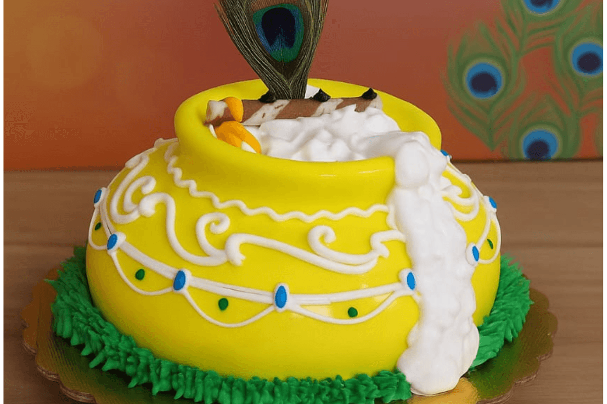 Janmashtami Matka Cake Recipe: जन्माष्टमी पर कृष्णा को भोग लगाएं यह खास मटका केक, फॉलो करें आसान रेसिपी