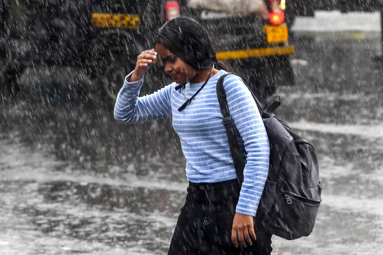 बंगाल की खाड़ी में बन रहा लो प्रेशर एरिया, 48 घंटे तक रहेगा असर, झारखंड में कैसा रहेगा कल का मौसम