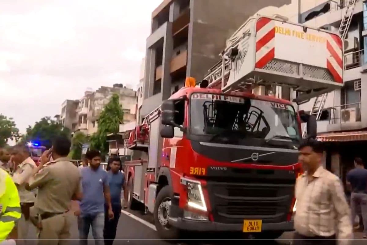 Delhi Hospital Fire: हादसों का शनिवार, दिल्ली के एक अस्पताल में भीषण आग से एक की मौत; 8 घायल