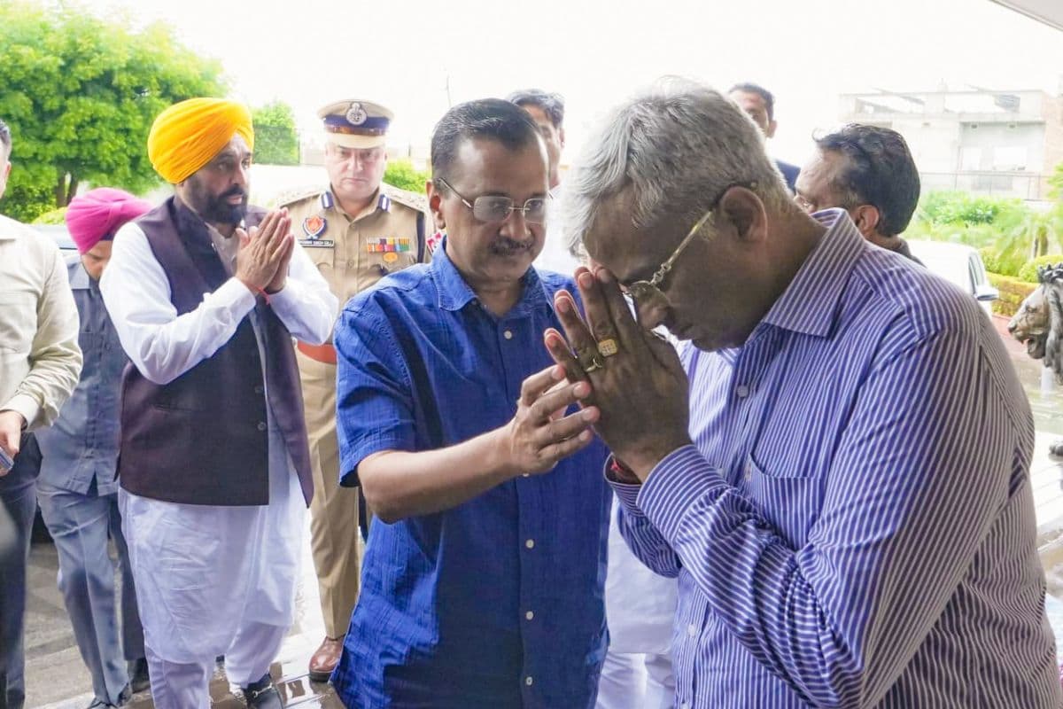 Punjab News: अबोहर पहुंचे सीएम मान, केजरीवाल और सिसोदिया, संजय वर्मा के परिवार को पूर्ण सुरक्षा और न्याय का दिया भरोसा