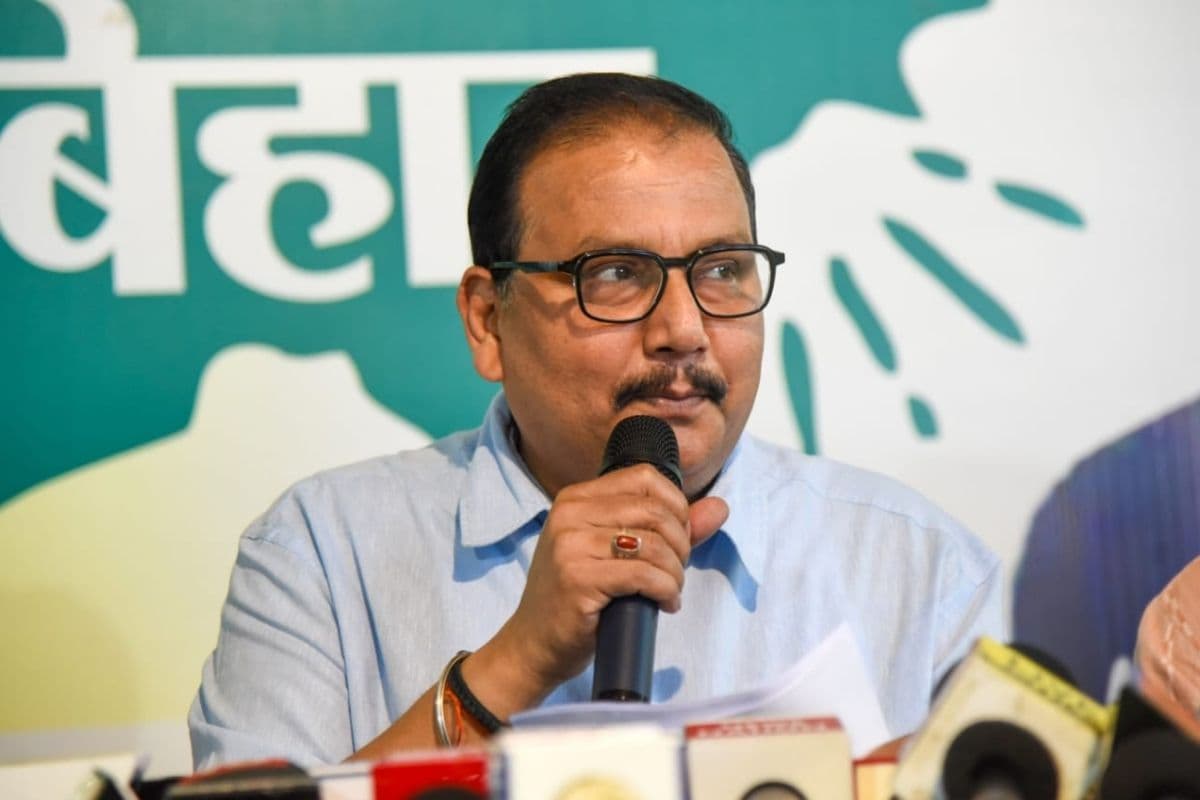 गिरिराज सिंह के बयान पर RJD का जोरदार पलटवार, मनोज झा बोले- इनका काम ही झूठ बोलना है