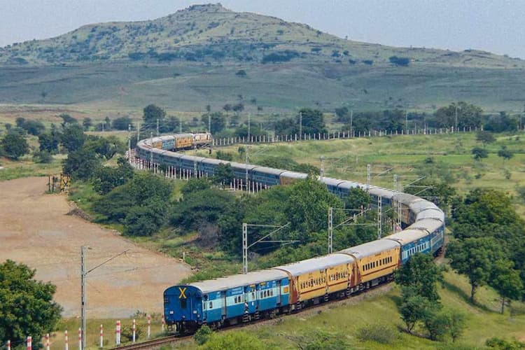 रूट बदलकर चलेंगी बिहार की कई ट्रेनें, तो कई रहेंगी कैंसिल, यात्रा से पहले चेक कर लें टाइमिंग और स्टेटस