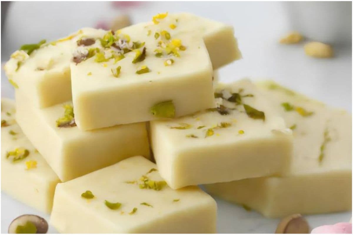 Mawa Burfi Recipe: इस रक्षाबंधन पर बनाएं स्वादिष्ट और आसान खोया बर्फी