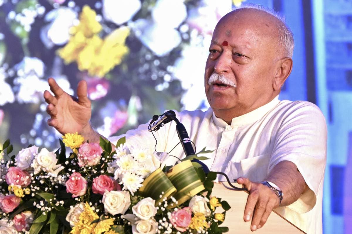शिक्षा और स्वास्थ्य पूरी तरह बन गए हैं व्यवसाय, मोहन भागवत ने जताई चिंता