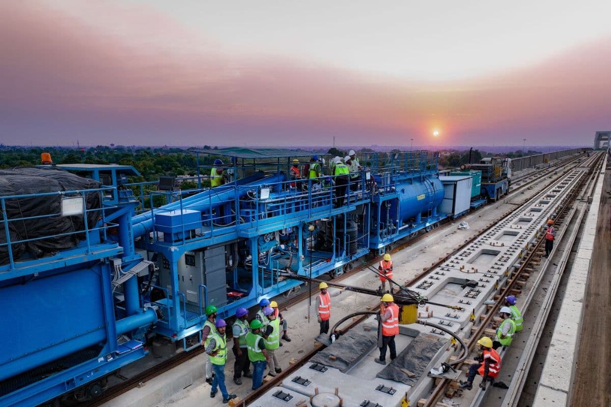 Mumbai Ahmedabad Bullet Train: 508 किमी दूरी, 3 घंटे का सफर; तस्वीरों में देखें मुंबई-अहमदाबाद बुलेट ट्रेन का लेटेस्ट अपडेट