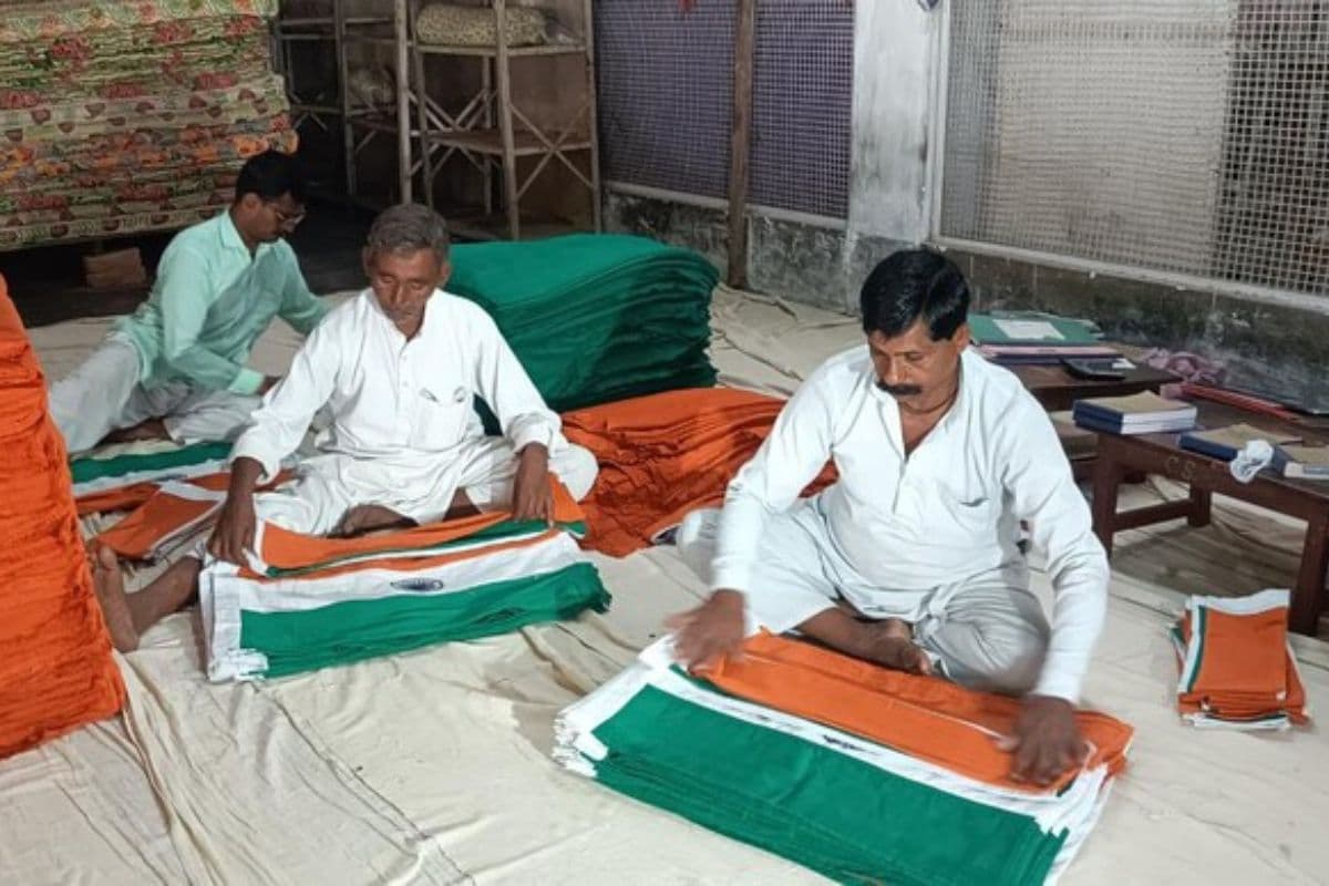 Muzafferpur Khadi Flag: बिहार का तिरंगा बना देश की शान,मुजफ्फरपुर से कश्मीर तक फहराएगा खादी का गौरव