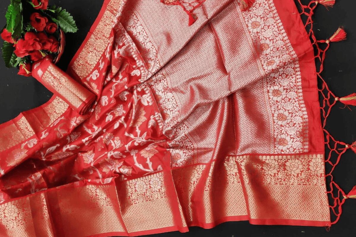 National Handloom Day: हर महिला के वार्डरोब की शान होती है हैंडलूम की ये 5 क्लासिक साड़ियां