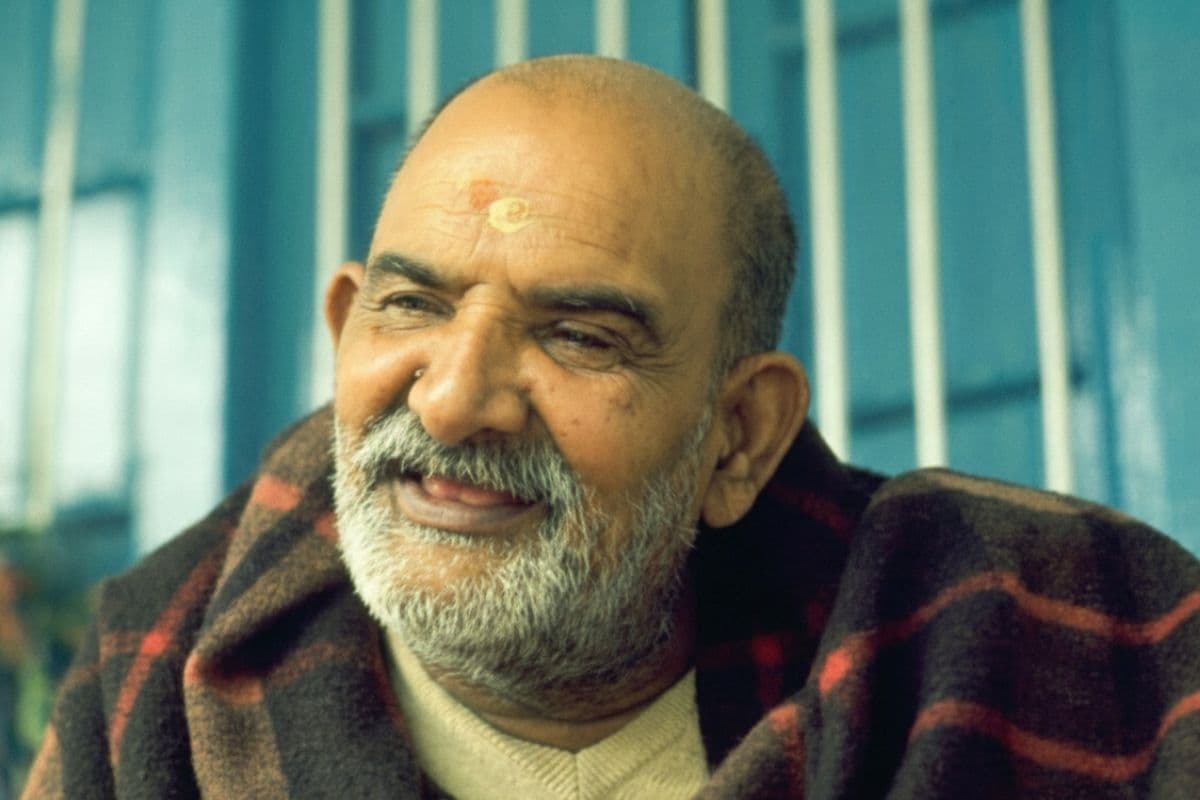 Neem Karoli Baba: नीम करौली बाबा के विचार, जो आपको हर मुश्किल से लड़ना सिखाएंगे