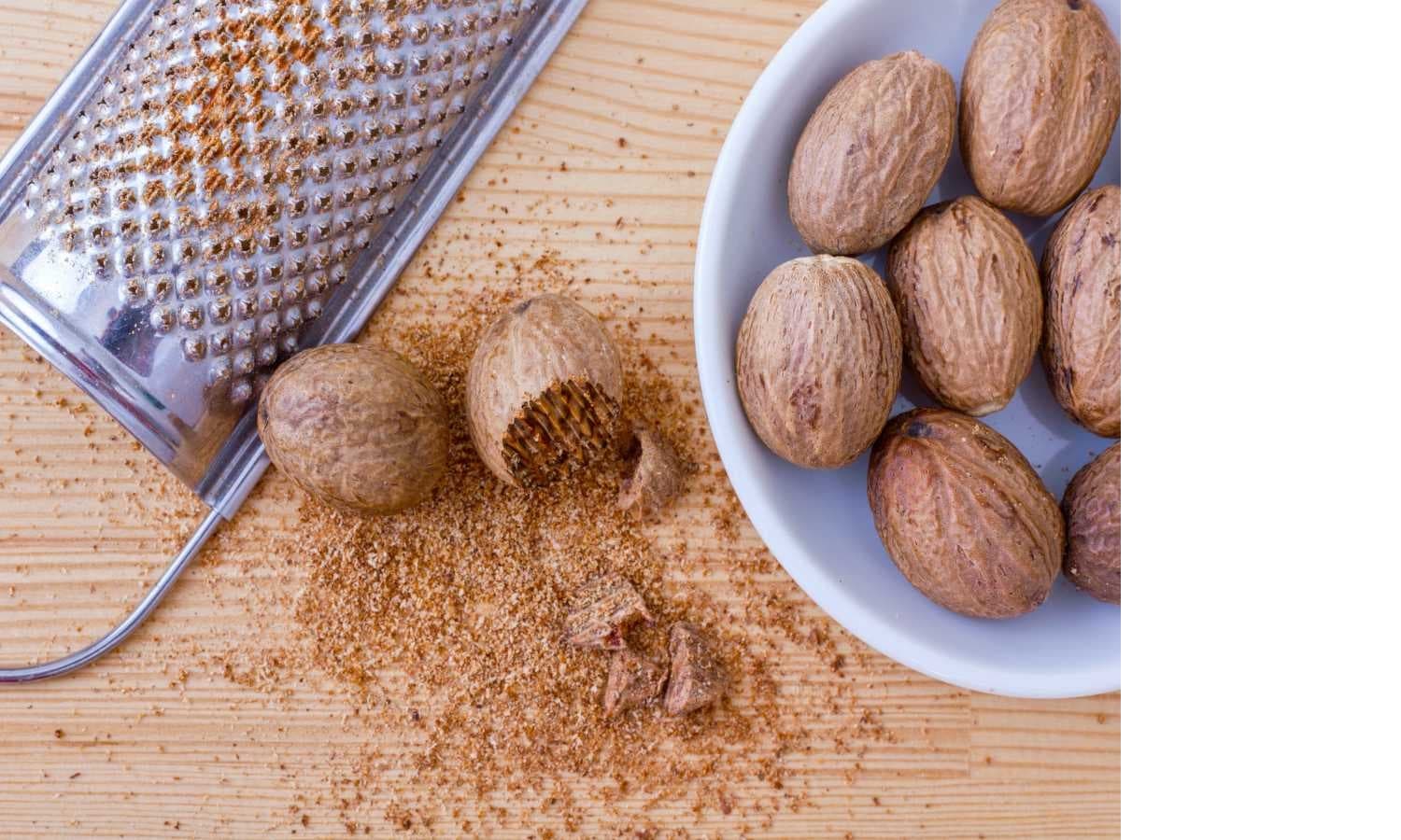 Health Tips: पौष्टिकता से भरपूर होता है जायफल, जानिए इसके सेवन से मिलने वाले लाभ के बारे में