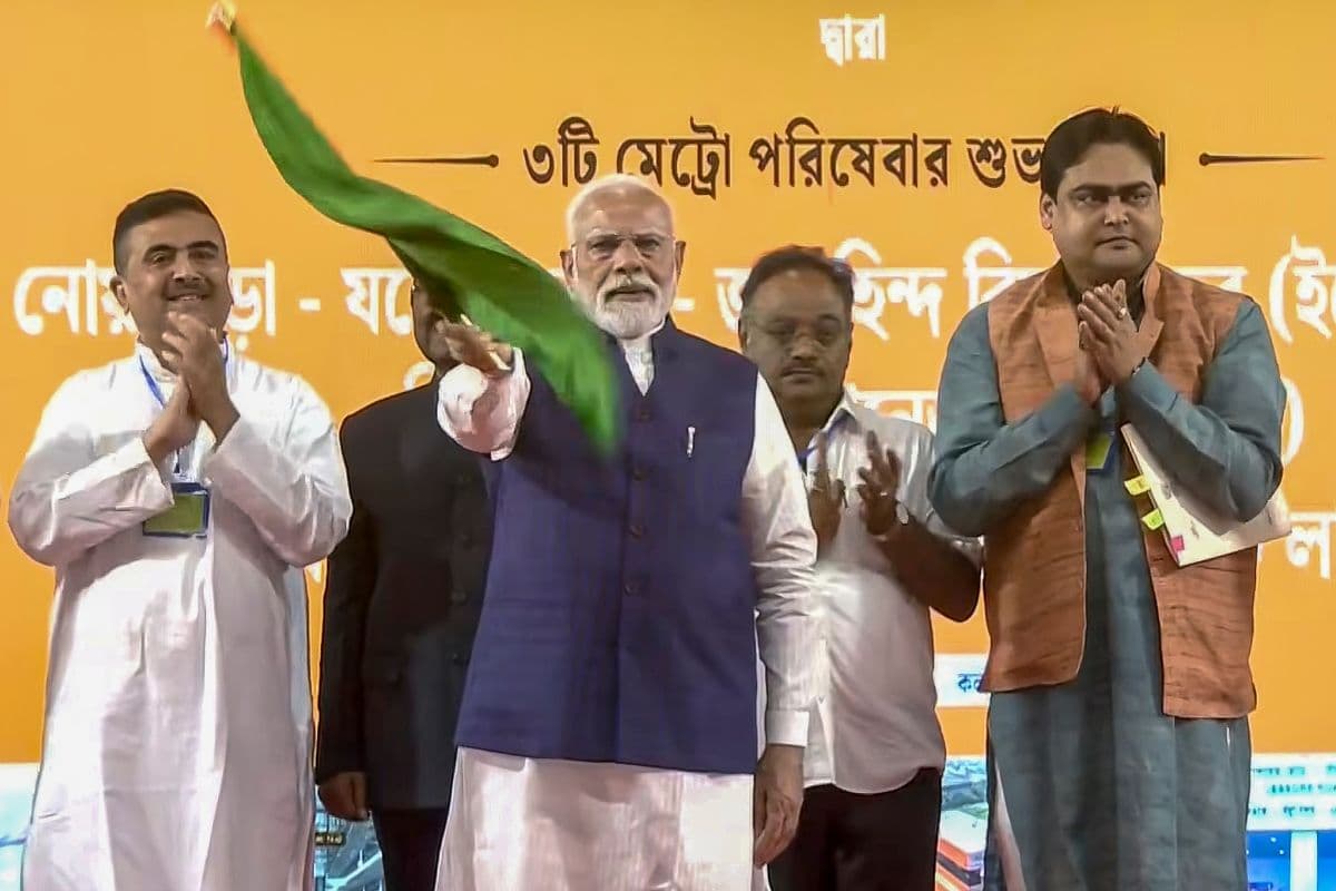 11 मिनट में हावड़ा से सियालदह स्टेशन, पीएम मोदी ने तीन नए मेट्रो रूट का किया शुभारंभ, बच्चों के साथ मेट्रो में की सवारी