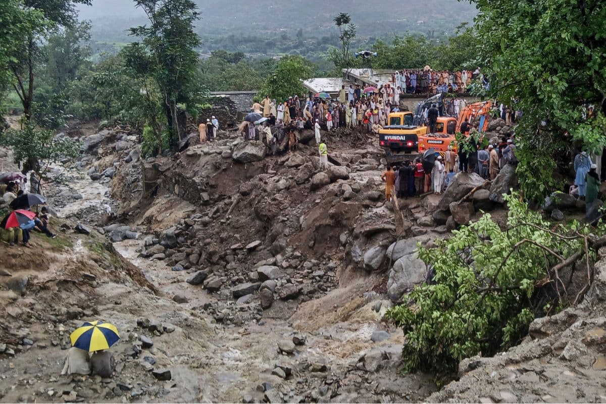 Pakistan Cloudburst: पाकिस्तान में बादल फटने से भारी तबाही, 300 से अधिक लोगों की मौत