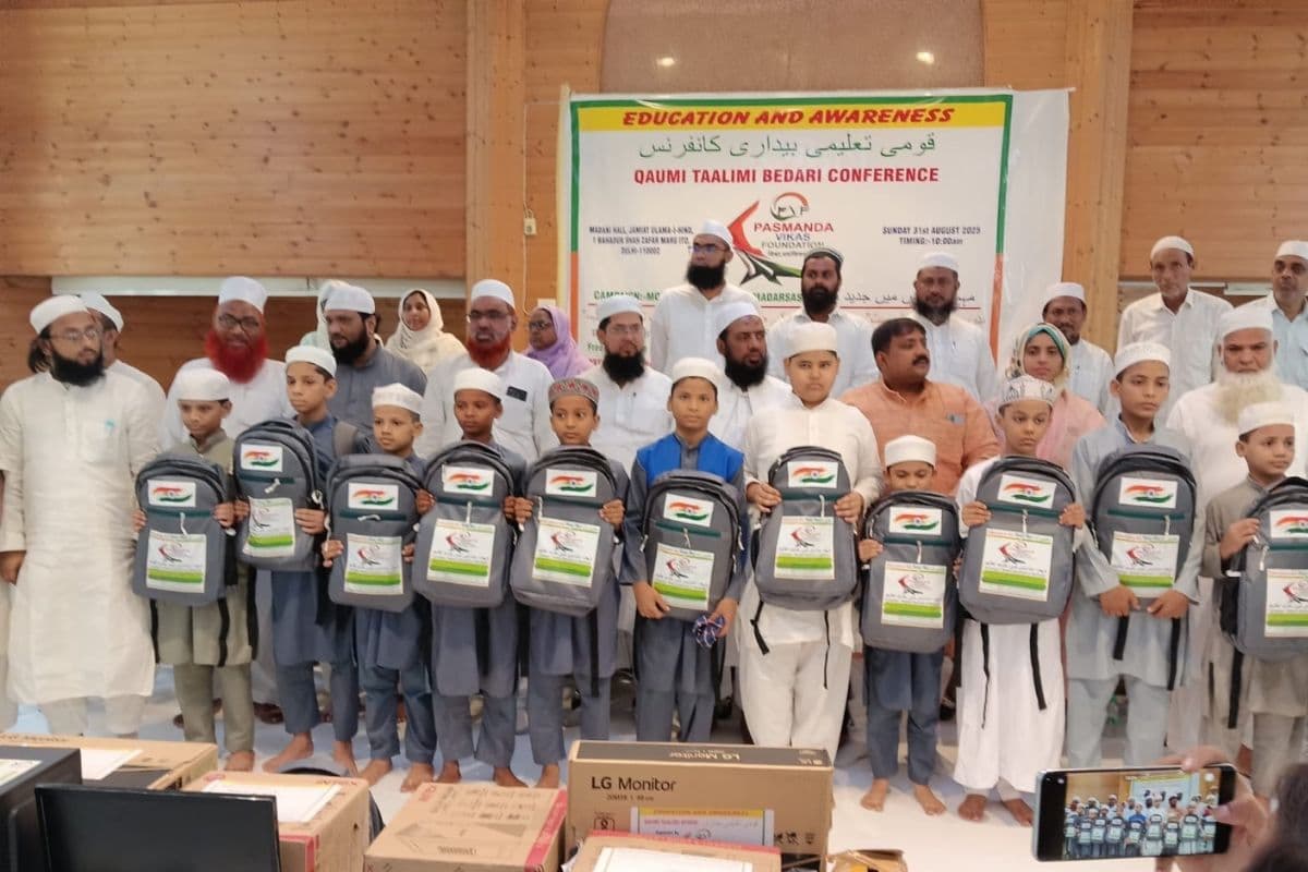 225 पसमांदा छात्रों को तालीमी किट और मदरसों को मिला कंप्यूटर सेट, शिक्षा जागरूकता का बड़ा संदेश