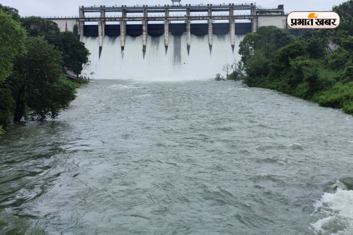नहीं थम रही बारिश! खोले गए पतरातू डैम के सभी 8 फाटक, आसपास के इलाकों में बाढ़ की संभावना