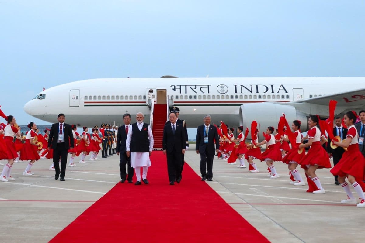 PM Modi China Visit: पीएम मोदी ने 7 साल बाद चीन में मारी जोरदार एंट्री, स्वागत में बिछा रेड कार्पेट