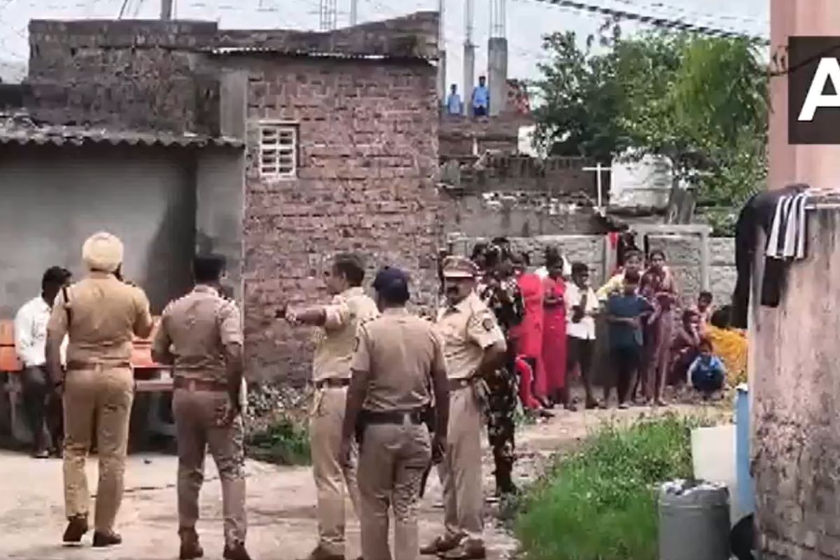 Pune News: पुणे में भारी बवाल, दो गुटों में बढ़ा तनाव, मौके पर भारी संख्या में पुलिस बल तैनात