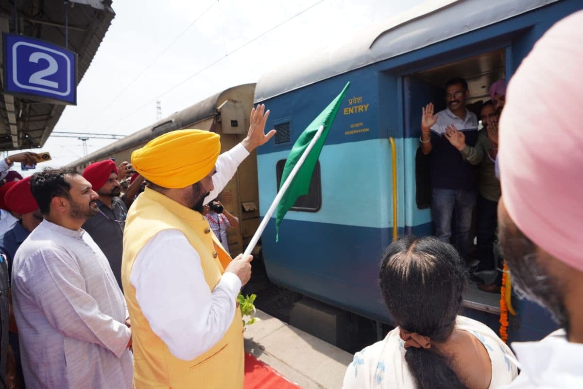 पंजाब की खुशहाली के लिए अरदास करेंगी महिला सरपंच और पंच, सीएम मान ने हरी झंडी दिखाकर तख्त श्री हजूर साहिब किया रवाना