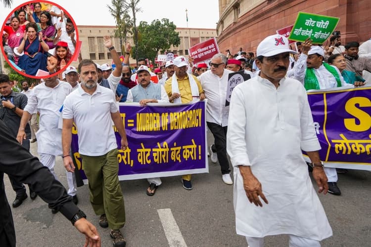Rahul Gandhi vs ECI: डेटा फटेगा…'वोट चोरी' पर सड़क से संसद तक बवाल, राहुल गांधी के समर्थन में विपक्ष ने खोला मोर्चा