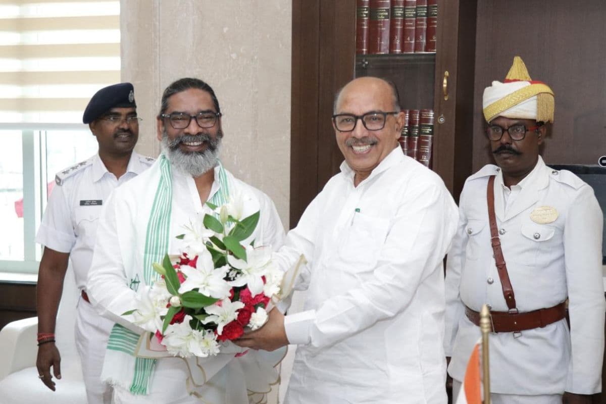 Ravindra Nath Mahto with Hemant Soren